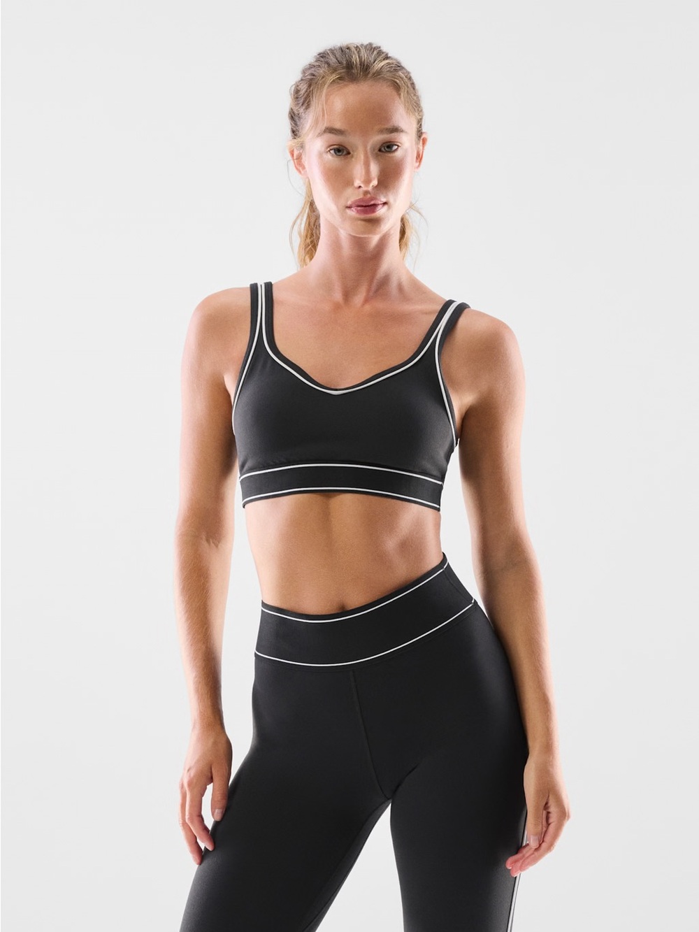 Aritzia Tiebreaker sports bra NWT